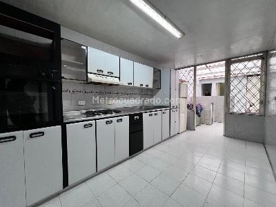 Casa de 5 alcobas en venta en La Esmeralda, Bogotá, 240 m² · foto 14 de 20