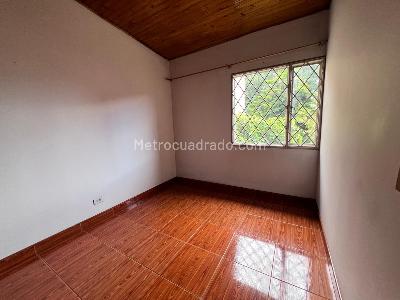 Casa de 5 alcobas en venta en La Esmeralda, Bogotá, 240 m² · foto 18 de 20