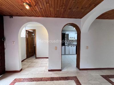 Casa de 5 alcobas en venta en La Esmeralda, Bogotá, 240 m² · foto 4 de 20