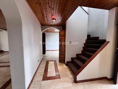Casa de 5 alcobas en venta en La Esmeralda, Bogotá, 240 m² · foto 5 de 20