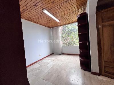 Casa de 5 alcobas en venta en La Esmeralda, Bogotá, 240 m² · foto 6 de 20