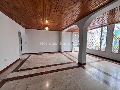 Casa de 5 alcobas en venta en La Esmeralda, Bogotá, 240 m² · foto 7 de 20