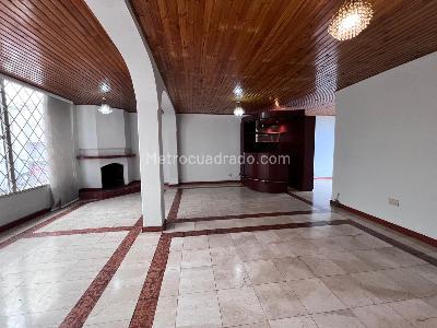 Casa de 5 alcobas en venta en La Esmeralda, Bogotá, 240 m² · foto 8 de 20