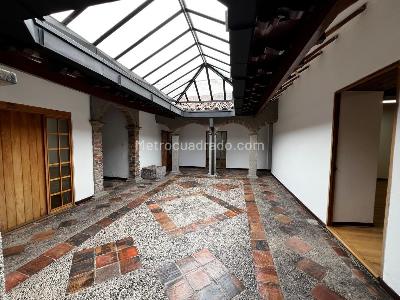 Casa de 5 alcobas en venta en La Candelaria, Bogotá, 397 m² · foto 2 de 13