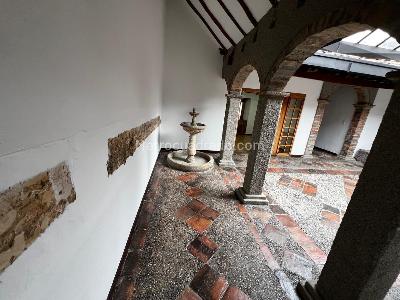 Casa de 5 alcobas en venta en La Candelaria, Bogotá, 397 m² · foto 4 de 13