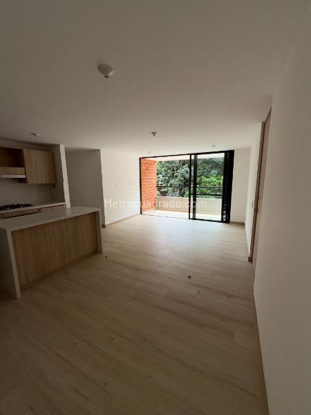 Modern 3BR Apartment with Balcony in Camino Verde - 3