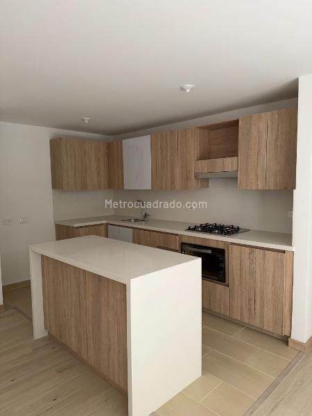 Modern 3BR Apartment with Balcony in Camino Verde