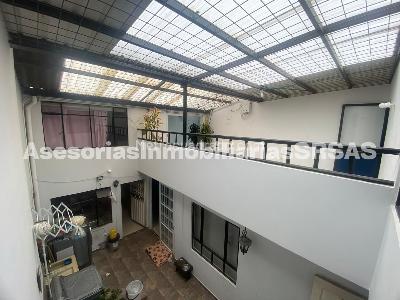 Casa de 5 alcobas en venta en Los Cerezos, Bogotá, 133 m² · foto 18 de 20