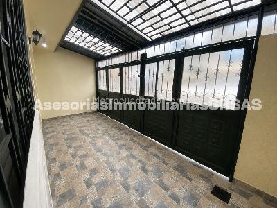 Casa de 5 alcobas en venta en Los Cerezos, Bogotá, 133 m² · foto 2 de 20