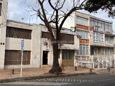 Casa de 5 alcobas en venta en La Soledad Teusaquillo, Bogotá, 1035 m² · foto 2 de 4