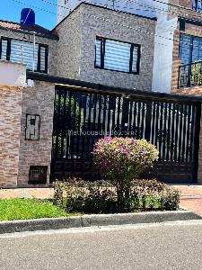 Casa de 5 alcobas en venta en Puente Aranda La Guaca, Bogotá, 166 m² · foto 1 de 20