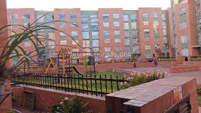 Apartamento de 3 alcobas en venta en Parques De Modelia Reservado Ii, Bogotá, 80 m² · foto 2 de 13