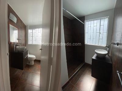 Casa de 5 alcobas en venta en Polo Club, Bogotá, 320 m² · foto 13 de 20