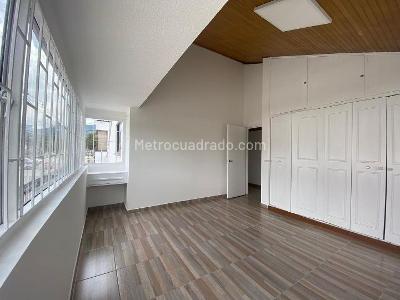 Casa de 5 alcobas en venta en Polo Club, Bogotá, 320 m² · foto 14 de 20