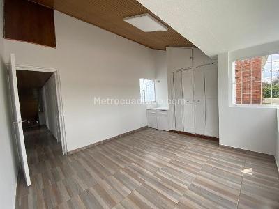 Casa de 5 alcobas en venta en Polo Club, Bogotá, 320 m² · foto 16 de 20