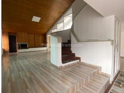 Casa de 5 alcobas en venta en Polo Club, Bogotá, 320 m² · foto 3 de 20