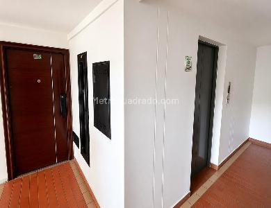Apartamento de 3 alcobas en arriendo en Loma De Los Bernal, Medellín, 74 m² · foto 8 de 17