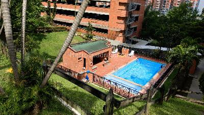 Apartamento de 3 alcobas en arriendo en Loma De Los Bernal, Medellín, 74 m² · foto 10 de 17