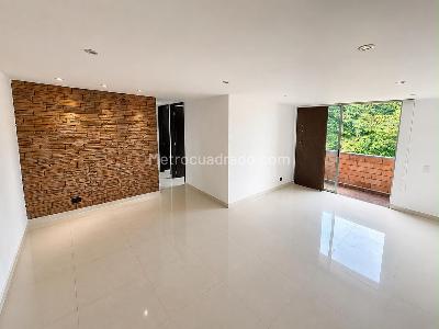 Apartamento de 3 alcobas en arriendo en Loma De Los Bernal, Medellín, 74 m² · foto 2 de 17