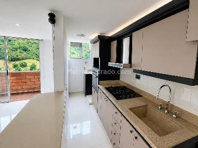 Apartamento de 3 alcobas en arriendo en Loma De Los Bernal, Medellín, 74 m² · foto 3 de 17