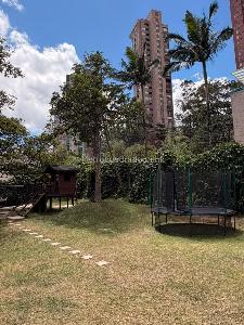 Apartamento de 4 alcobas en venta en El Poblado, Medellín, 234 m² · foto 17 de 18