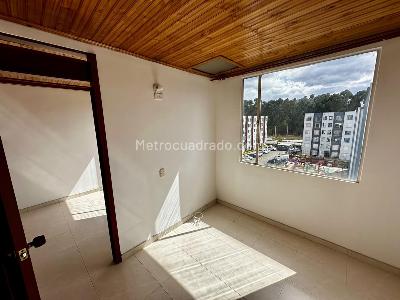 Apartamento de 3 alcobas en venta en Alsacia, Bogotá, 42 m² · foto 3 de 9