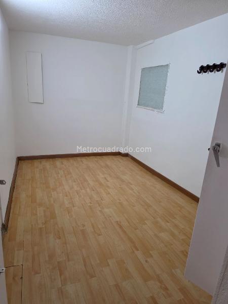Piso – Bogotá, Localidad Usme - Más