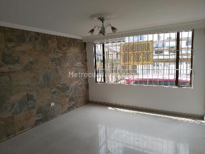 Apartamento de 5 alcobas en venta en Alcazares Norte, Bogotá, 450 m² · foto 3 de 10