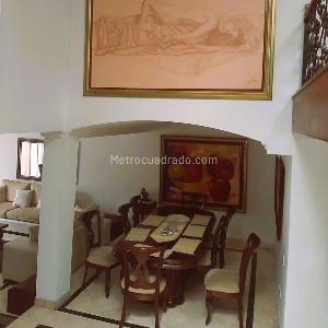 Casa de 5 alcobas en venta en Niza Calatrava, Bogotá, 320 m² · foto 4 de 19