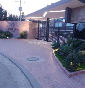 Apartamento de 1 alcoba en venta en Conjunto Senior Suites, Chía, 61 m² · foto 2 de 15