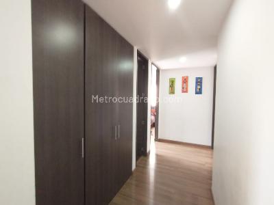 Apartamento de 3 alcobas en venta en Club De Los Lagartos, Bogotá, 122 m² · foto 9 de 12