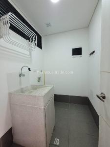 Apartaestudio en arriendo en Los Balsos No 1, Medellín, 64 m² · foto 2 de 13