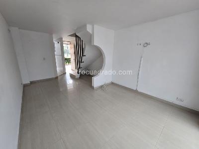 Casa de 4 alcobas en venta en Cerca Al Portal De La 170 Norte, Bogotá, 73 m² · foto 9 de 16