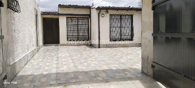 Casa de 4 alcobas en venta en La Esperanza Modelia, Bogotá, 220 m² · foto 2 de 19
