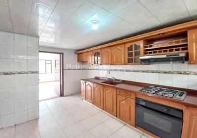 Casa de 5 alcobas en venta en Normandia, Bogotá, 321 m² · foto 3 de 20