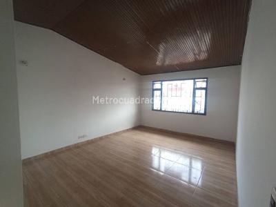 Casa de 5 alcobas en venta en Normandia, Bogotá, 321 m² · foto 15 de 20