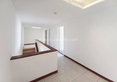 Casa de 5 alcobas en venta en Normandia, Bogotá, 321 m² · foto 17 de 20