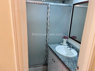 Apartamento de 3 alcobas en venta en Centro Comercial Hacienda Santa Barbara, Bogotá, 88 m² · foto 6 de 12