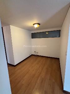 Apartamento en venta en Centro Internacional Bavaria, Bogotá · foto 6 de 19