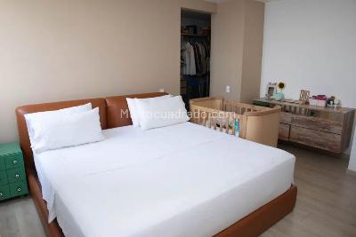 Apartamento de 3 alcobas en venta en Altos De Jardin, Bucaramanga, 198 m² · foto 8 de 13