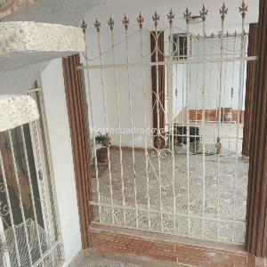Casa de 5 alcobas en venta en El Pando, Santa Marta, 315 m² · foto 2 de 4