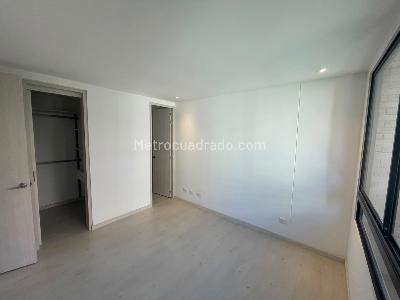 Apartamento de 3 alcobas en arriendo en El Poblado Castropol, Medellín, 86 m² · foto 16 de 20