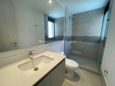 Apartamento de 3 alcobas en arriendo en El Poblado Castropol, Medellín, 86 m² · foto 17 de 20