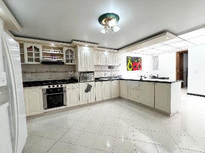Casa de 5 alcobas en venta en Julio Florez, Bogotá, 244 m² · foto 16 de 18