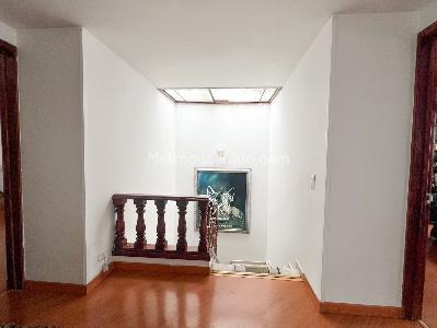 Casa de 5 alcobas en venta en Julio Florez, Bogotá, 244 m² · foto 5 de 18