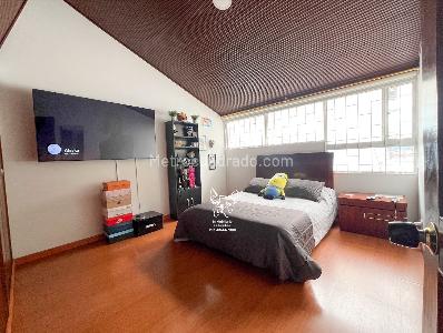 Casa de 5 alcobas en venta en Julio Florez, Bogotá, 244 m² · foto 17 de 18