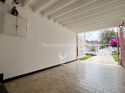 Casa de 5 alcobas en venta en Julio Florez, Bogotá, 244 m² · foto 2 de 18