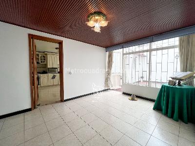 Casa de 5 alcobas en venta en Julio Florez, Bogotá, 244 m² · foto 7 de 18