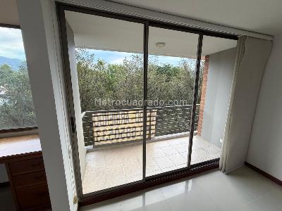 Apartamento de 3 alcobas en venta en Zona 2, Envigado, 95 m² · foto 3 de 20