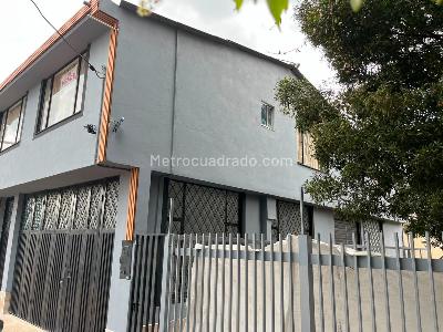 Casa de 5 alcobas en venta en San Jose De Bavaria, Bogotá, 276 m² · foto 2 de 18